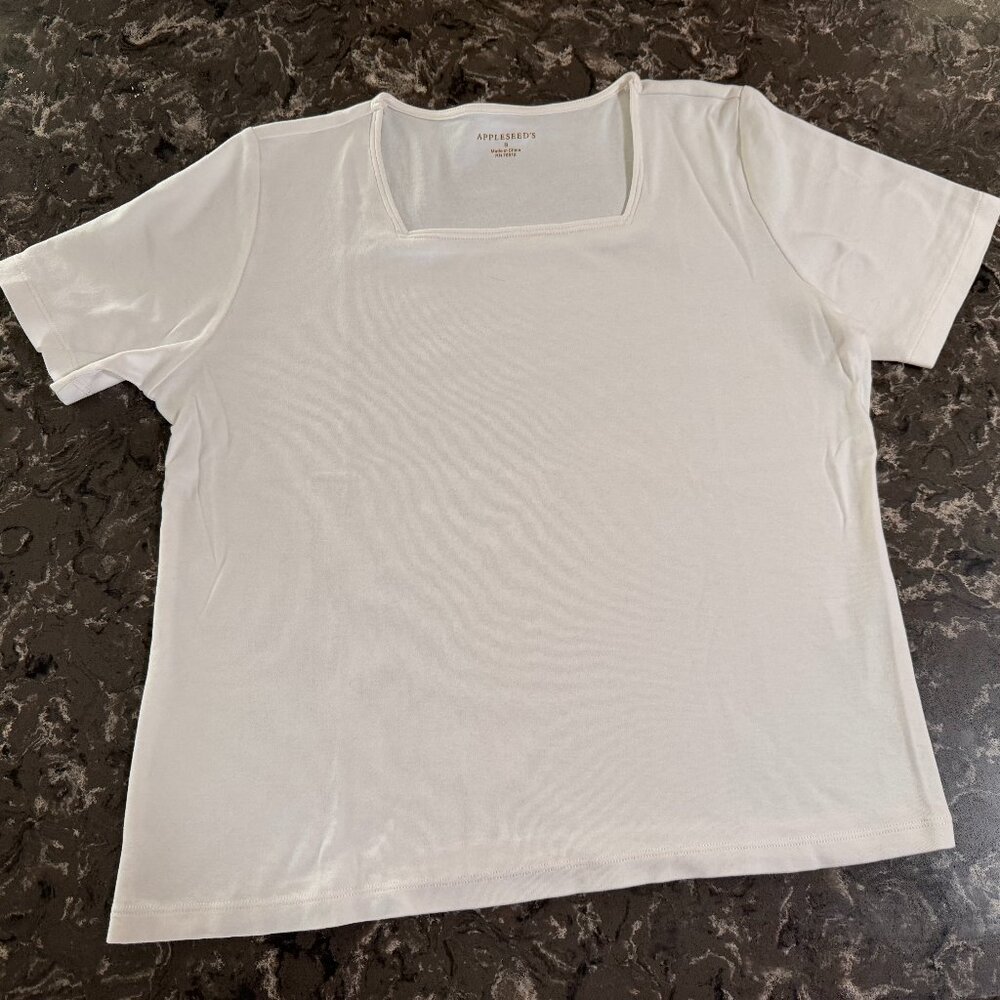 Square neck knit short sleeve shirt, size Small